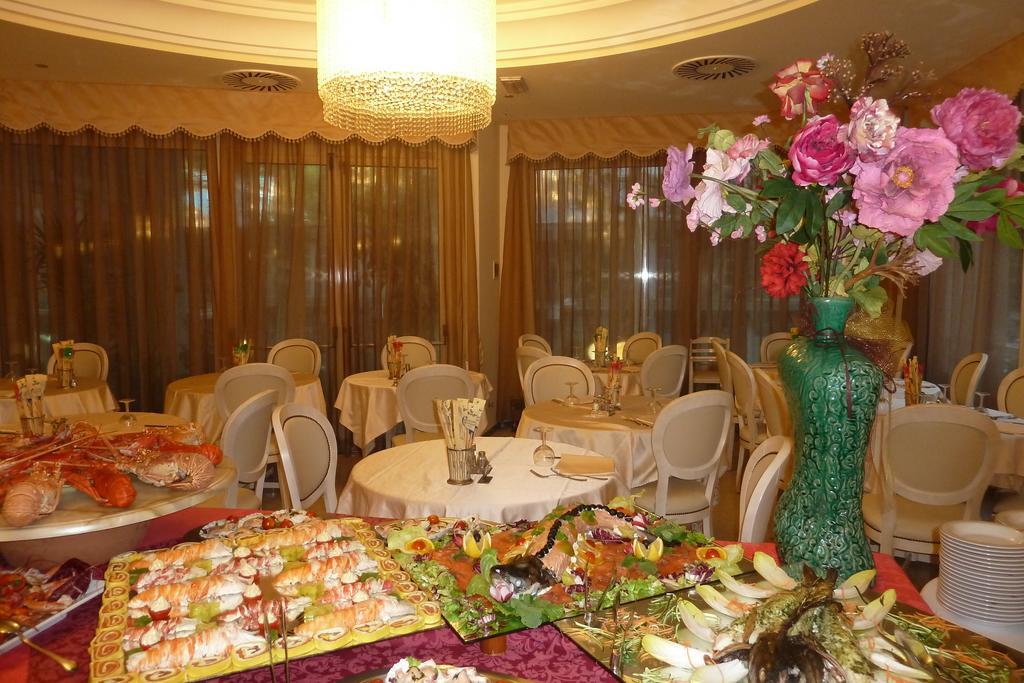 Astra Hotel 3*